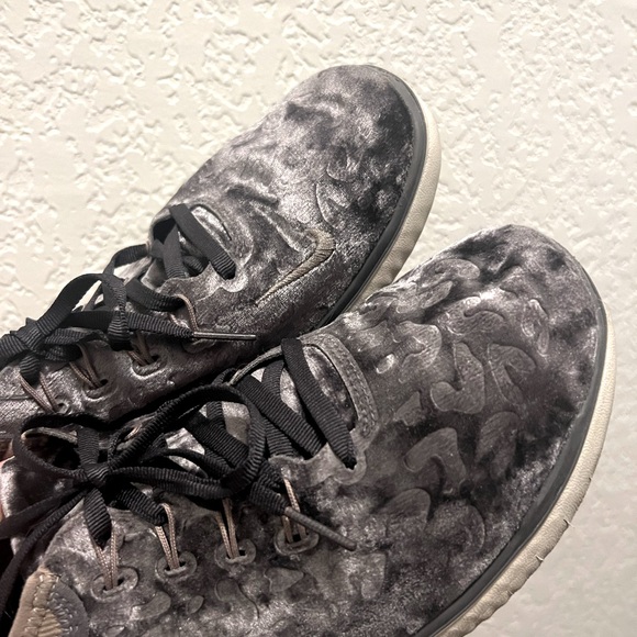 Nike Free Rn 18 “Wild Velvet - Oil Gray” - Picture 5 of 8